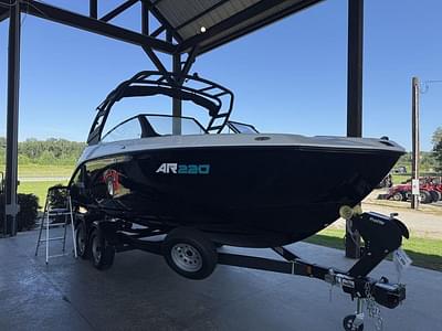 BOATZON | Yamaha Boats AR220 2025