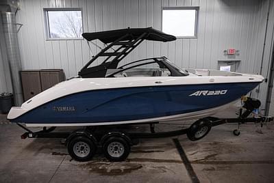 BOATZON | 2025 Yamaha Boats AR220