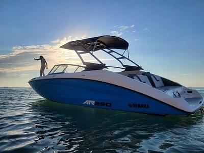 BOATZON | Yamaha Boats AR250 2023
