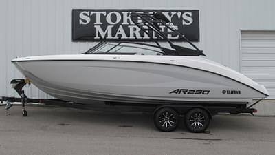 BOATZON | Yamaha Boats AR250 2025