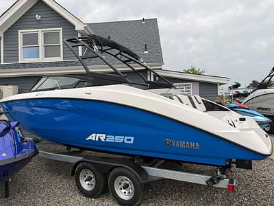 BOATZON | Yamaha Boats AR250 2025