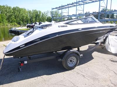 BOATZON | Yamaha Boats SX195 2024