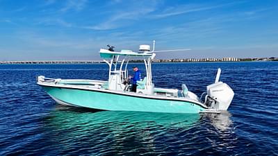 BOATZON | Yellowfin 26 Hybrid TWIN 225 Mercury ONLY 36 HOURS  LOADED 2022