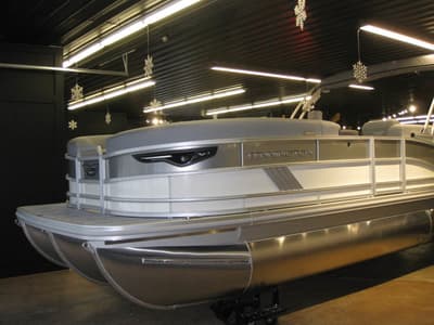 BOATZON | BENNINGTON 24MSLSF TriToon w200 HP Yamaha Motor 2026