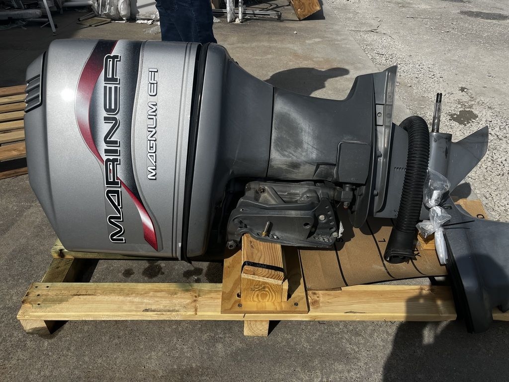 1998  MARINER 225 LMAG EFI 1998 - Sold Boat