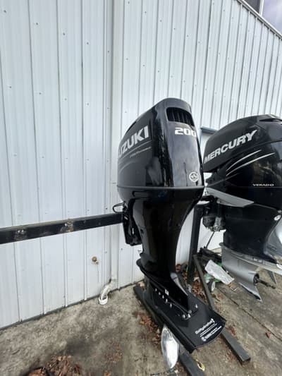 BOATZON | Suzuki Marine DF200A X Mechanical Shift 2021