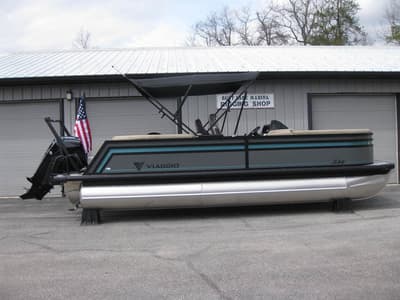 BOATZON | VIAGGIO X22U TRITOON wMERCURY 200XL OUTBOARD MOTOR 2026