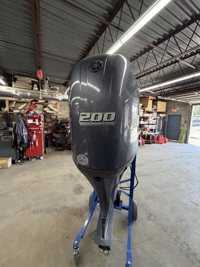 BOATZON | Yamaha Marine F200XB 2018