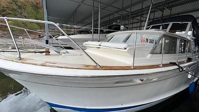 BOATZON | 1968 Chris Craft 42 Commander