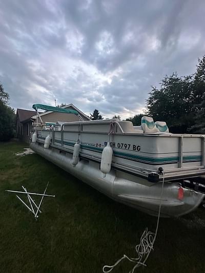 BOATZON | 1994 Sun Tracker 24 PARTY BARGE W2019 HONDA 20 HP