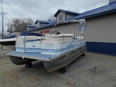 BOATZON | 1996 Misty Harbor 1716