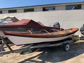 BOATZON | 1999 Lowell Mahogany Pleasure Boat