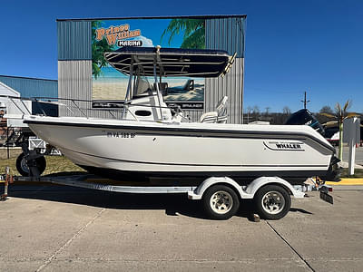 BOATZON | 2001 Boston Whaler 210 Outrage