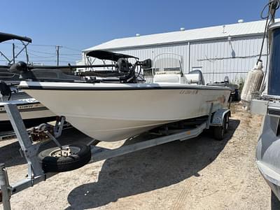 BOATZON | 2001 Sea Chaser 220 Bay Boat