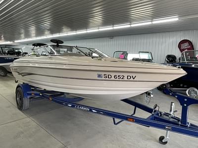 BOATZON | 2002 Larson SEI 180 BR BOATZON | 2002 Larson SEI 180 BR
