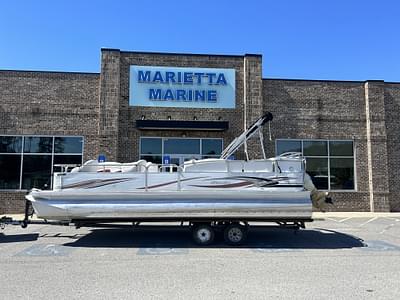 BOATZON | 2006 Manitou 240 w 2005 Johnson 115HP Engine