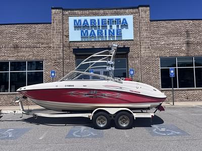 BOATZON | 2006 Yamaha AR210 wYamaha 110HP Twin Engines and Trailer