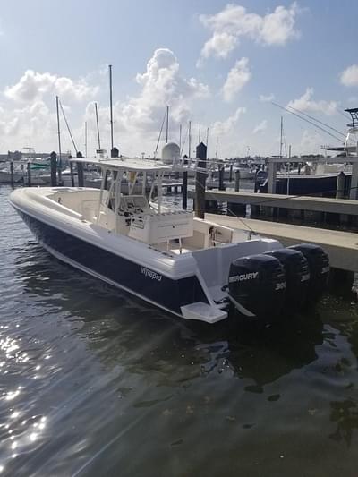 BOATZON | 2009 Intrepid 370 Cuddy