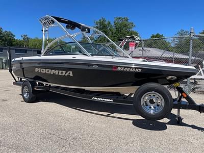 BOATZON | 2010 Moomba Mobius LSV