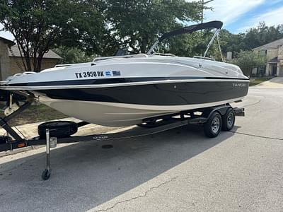 BOATZON | 2010 Tahoe 225 Deck boat