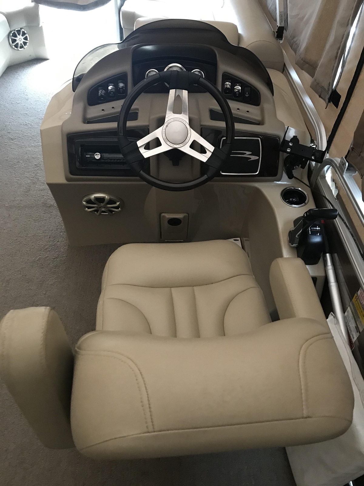 Used 2012 Bennington 2275 GL Family pontoon w full enclosure Yamaha ...