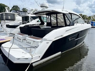 BOATZON | 2016 Cruisers Yachts 390 Express Coupe