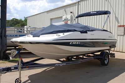 BOATZON | 2017 Hurricane SunDeck Sport SS 202 IO