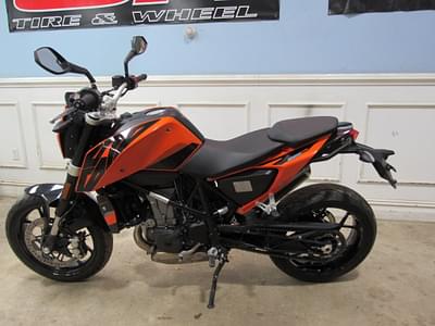 BOATZON | 2017 KTM 690 DUKE LIKE NEW ONLY 4572 MILES