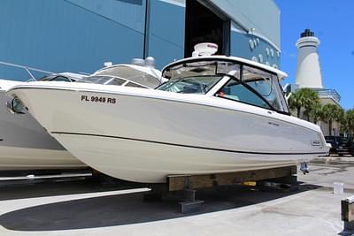 BOATZON | 2018 Boston Whaler 320 Vantage