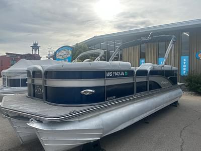 BOATZON | 2018 Manitou 23 Aurora LE SHP