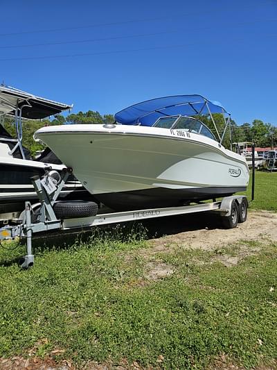 BOATZON | 2019 Robalo 207DL