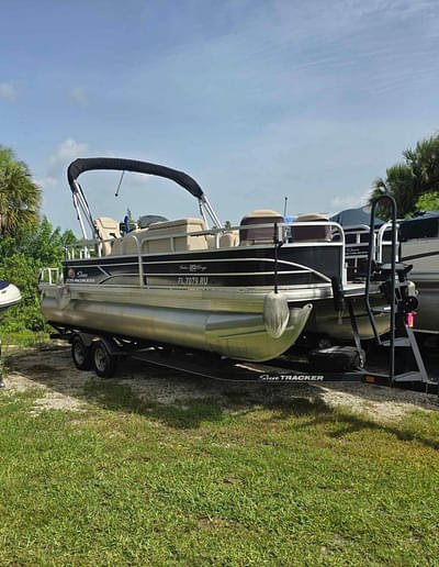 BOATZON | 2019 Tracker Boats Fishing Barge 20 DLX