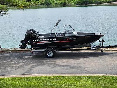 BOATZON | 2019 Tracker Boats Pro Guide V175 Combo