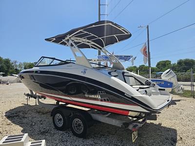 BOATZON | 2020 Yamaha 242SE