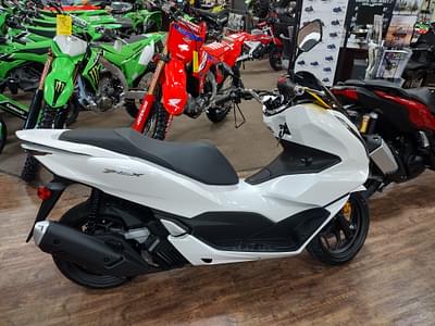 BOATZON | 2022 Honda PCX 150