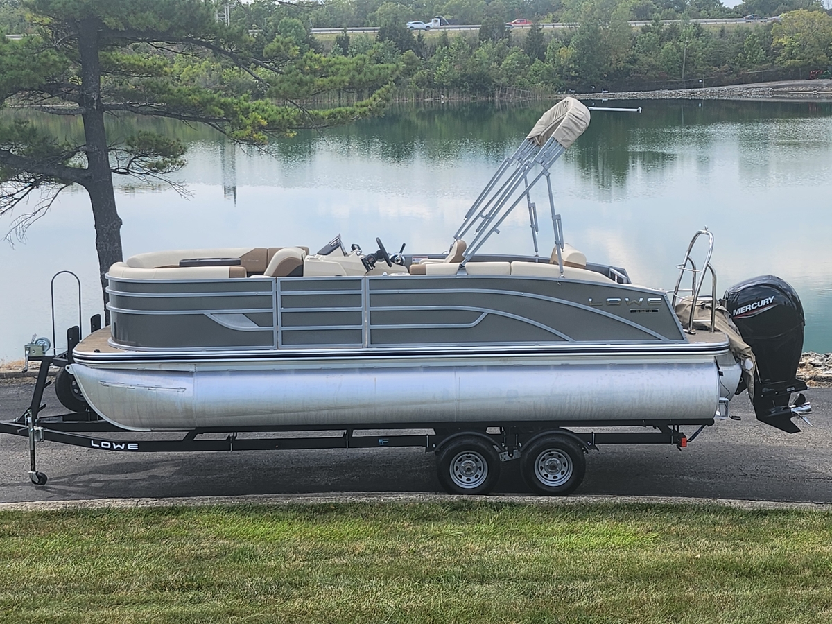 2022 Lowe Lowe SS 210 Conversion Lounge 2022 - Sold Boat