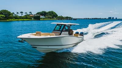 BOATZON | 2022 Scout Boat Company 305 LXF