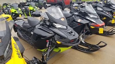 BOATZON | 2022 SkiDoo SM REN XRS 9ATR BK 125RS 22  Black