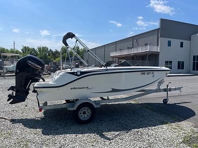 BOATZON | 2023 Bayliner Element M17