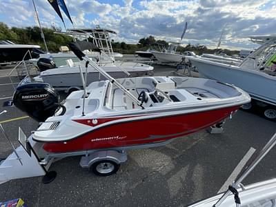 BOATZON | 2023 Bayliner M17