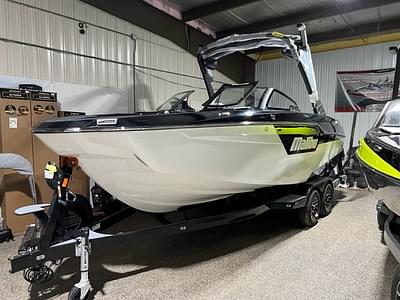 BOATZON | 2023 Malibu Boats M220