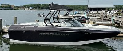 BOATZON | 2023 Moomba Max