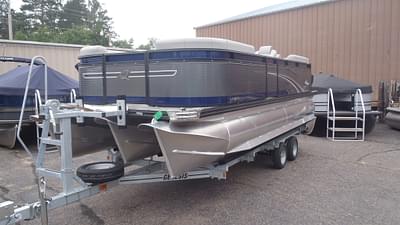 BOATZON | 2023 Qwest Pontoons Qwest EClass 820 RLS LTZ TT2