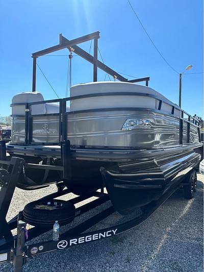 BOATZON | 2023 Regency 230 LE3 Sport