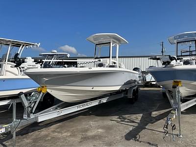 BOATZON | 2023 Robalo 246 Cayman