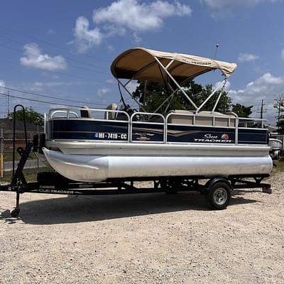 BOATZON | 2023 Sun Tracker PARTY BARGE 18 DLX