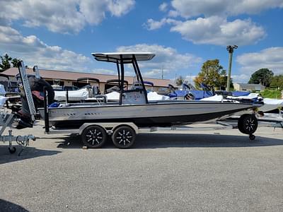 BOATZON | 2023 Xpress H24 Bay  Loaded with options