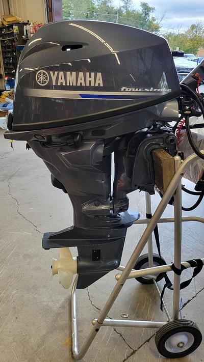 BOATZON | 2023 Yamaha F25SMHC 25 hp tiller steer 15 shaft manual start Only 1 hour on motor