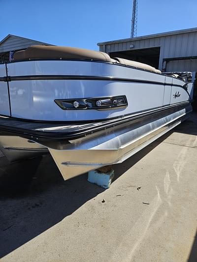 BOATZON | 2024 Avalon 2585 Catalina Versatile Rear Bench