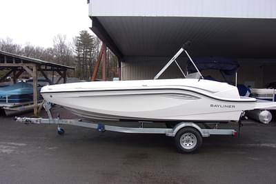 BOATZON | 2024 Bayliner DX2050